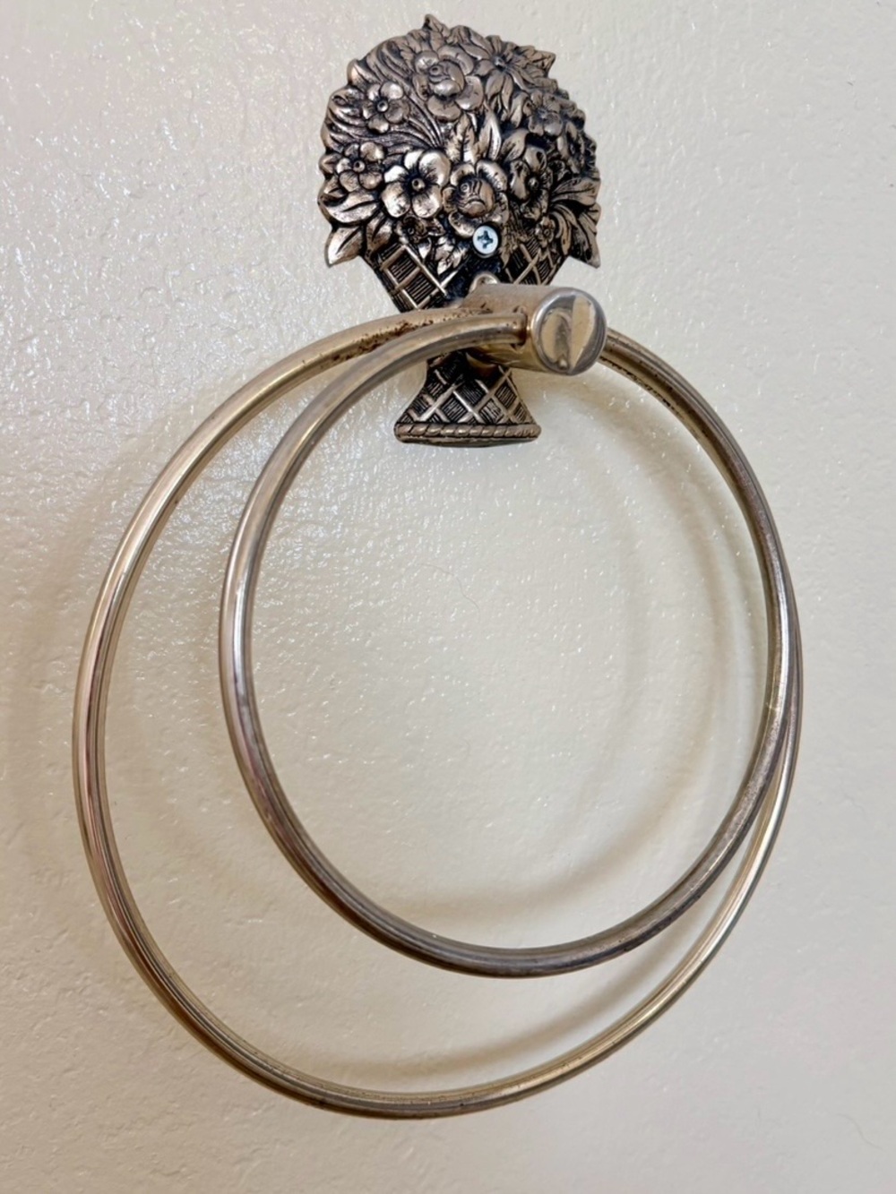 Vintage Brass Floral Basket Double Towel Ring Wall Mount Hollywood Regency